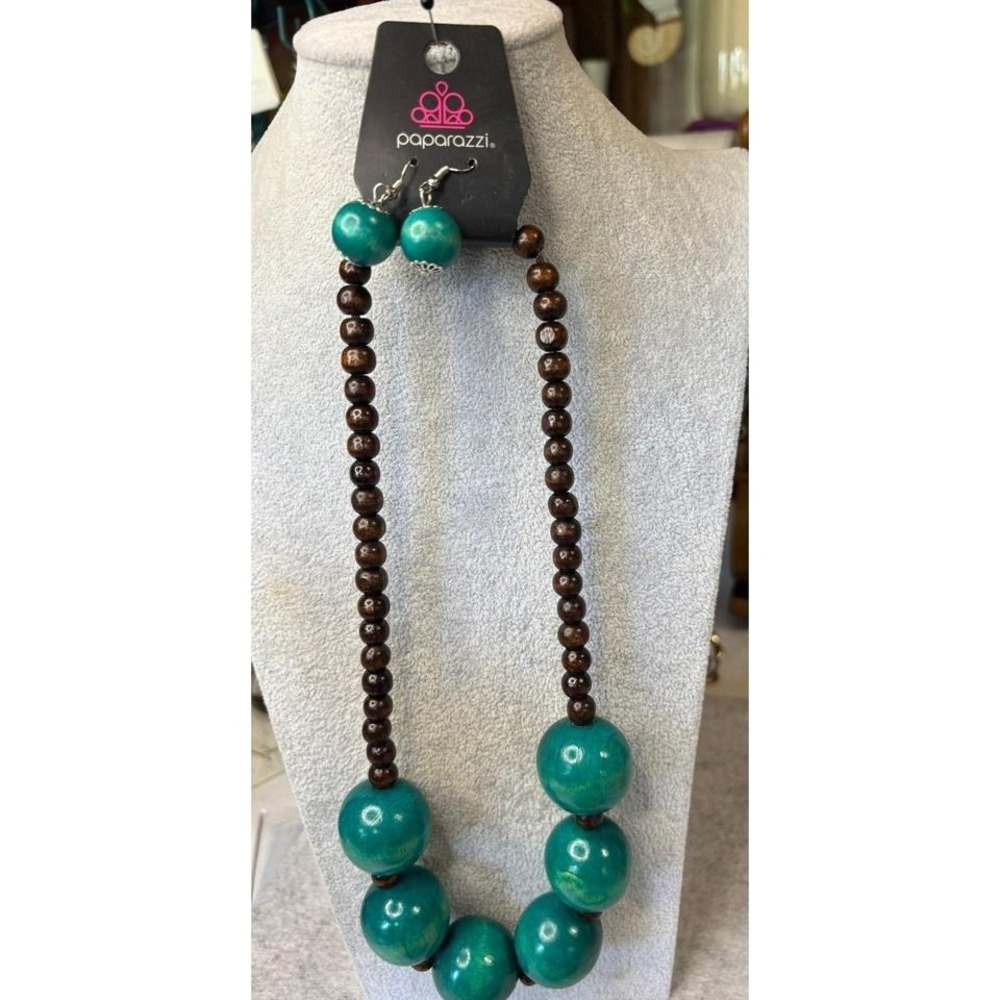 Paparazzi Chunky Turquoise and Brown Wooden Bead Fashion Necklace